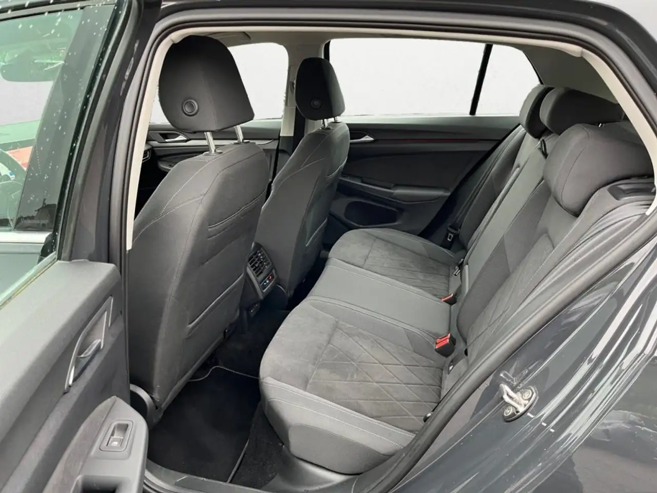 Volkswagen Golf Standard Model — photo 12