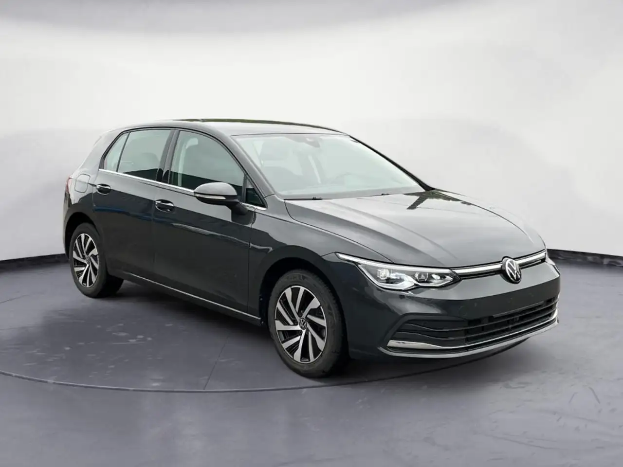 Volkswagen Golf Standard Model