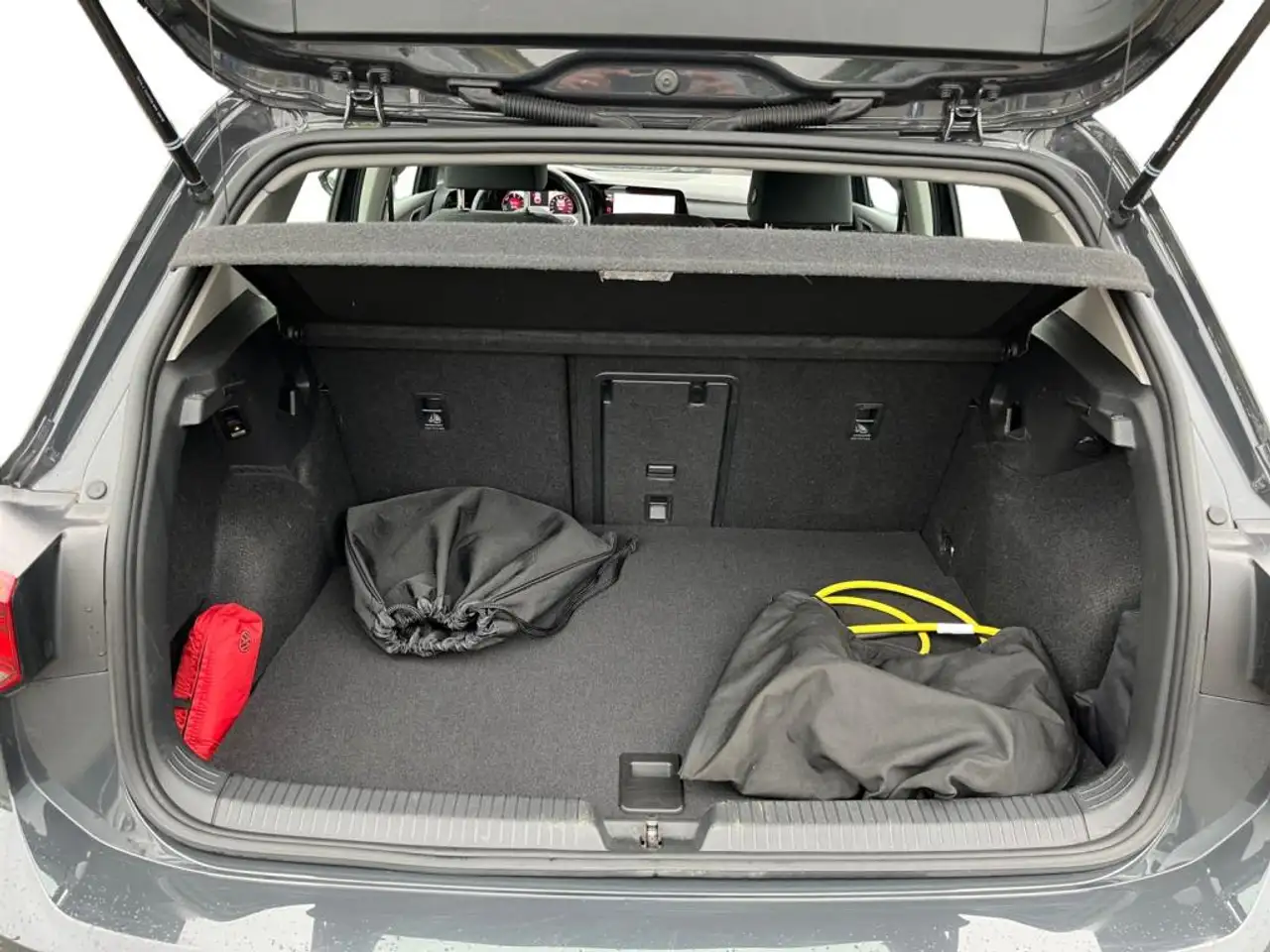 Volkswagen Golf Standard Model — photo 28