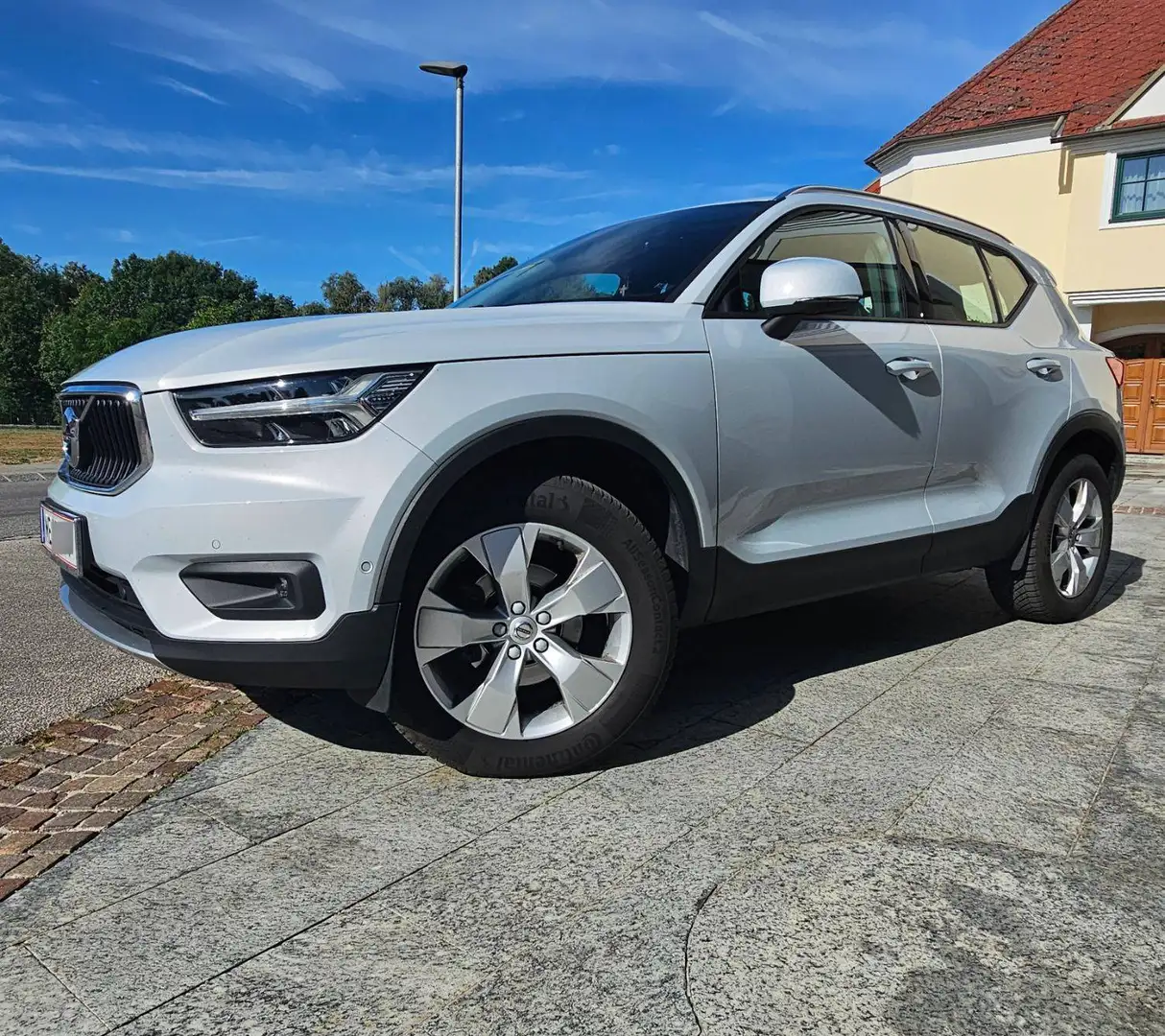Volvo XC40 XC40 T3 Momentum Pro Geartronic Silber - 1