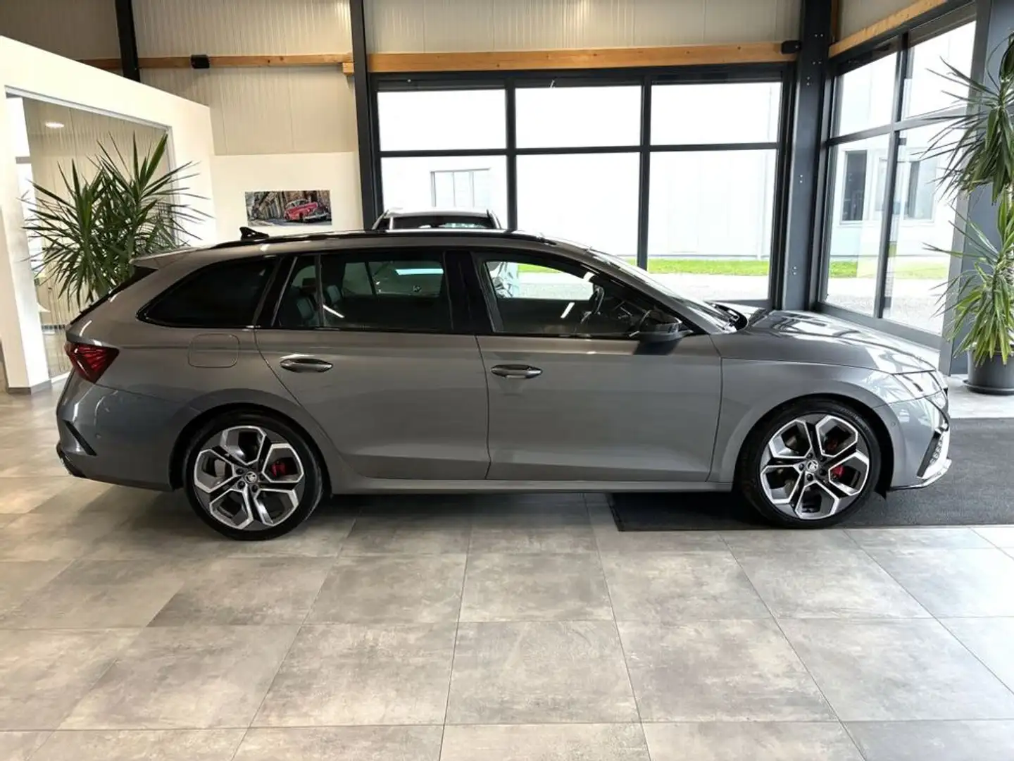 Skoda Octavia Combi RS Plus 4x4 DSG LED*PDC*NAV*AHK*PANO Grau - 2