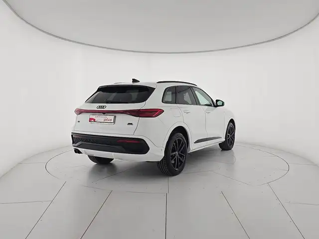 Audi Q5 view 5