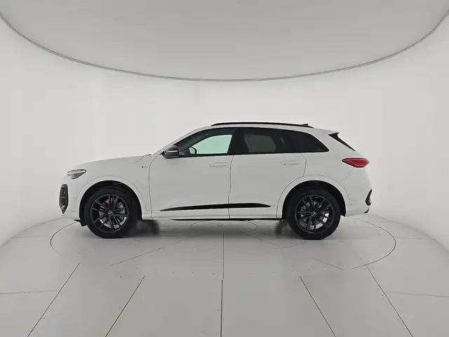 Audi Q5 view 2