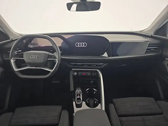 Audi Q5 view 12