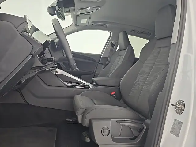 Audi Q5 view 10