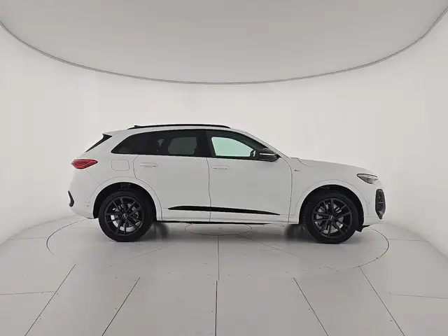 Audi Q5 view 6