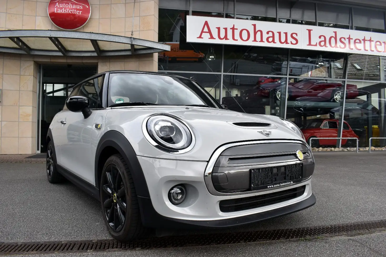 MINI Cooper SE *Trim M*Kamera*SHZ*LED*PDC*Navi* Zilver - 1