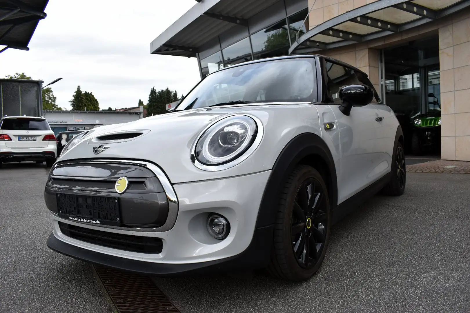 MINI Cooper SE *Trim M*Kamera*SHZ*LED*PDC*Navi* Zilver - 2
