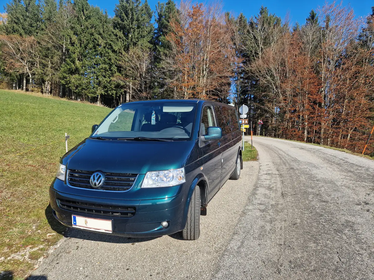 Volkswagen T5 Caravelle Caravelle LR Trend 2,5 TDI 4motion D-PF Trendline Grün - 1