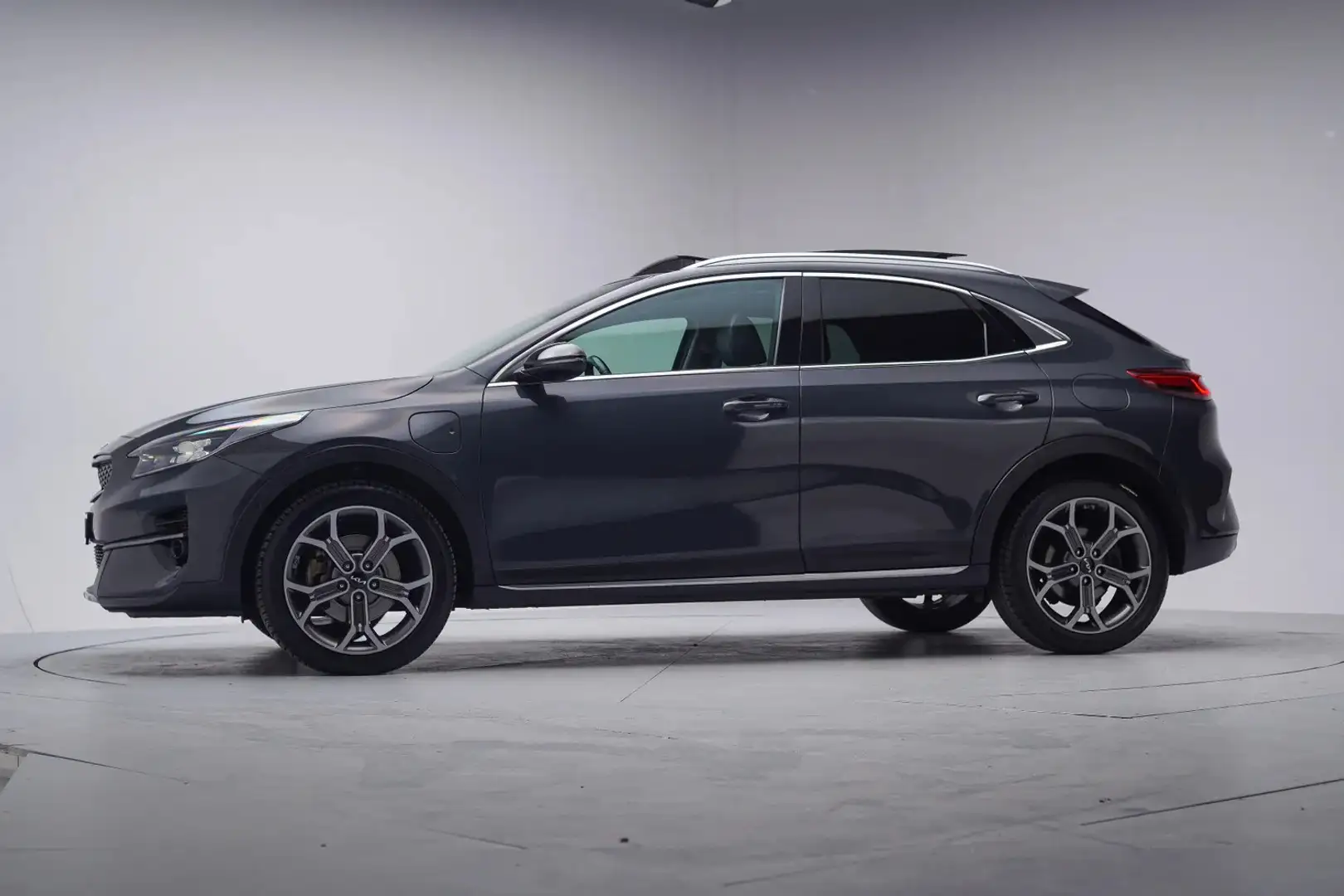 Kia XCeed 1.6 GDi PHEV DynamicPlusLine Aut. [ Panorama LED C Grijs - 2