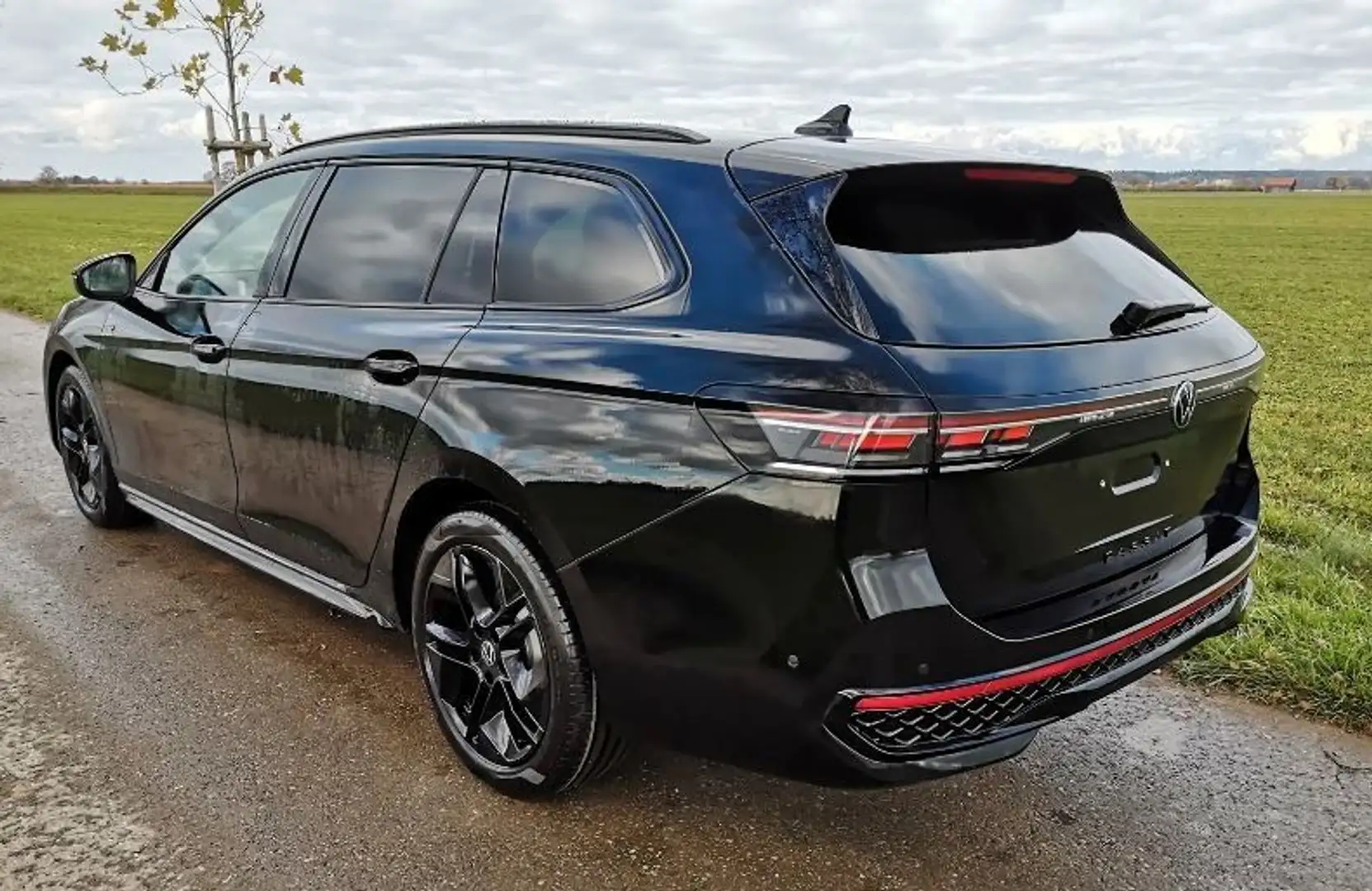 Volkswagen Passat 2.0 TDI 4MOTION R-Line AHK ACC Schwarz - 2