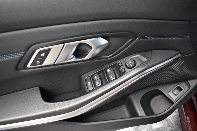 BMW 330 i Touring M SPORT* — photo 9