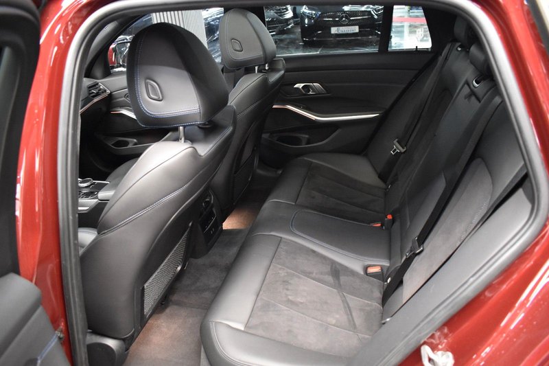 BMW 330 i Touring M SPORT* — photo 12
