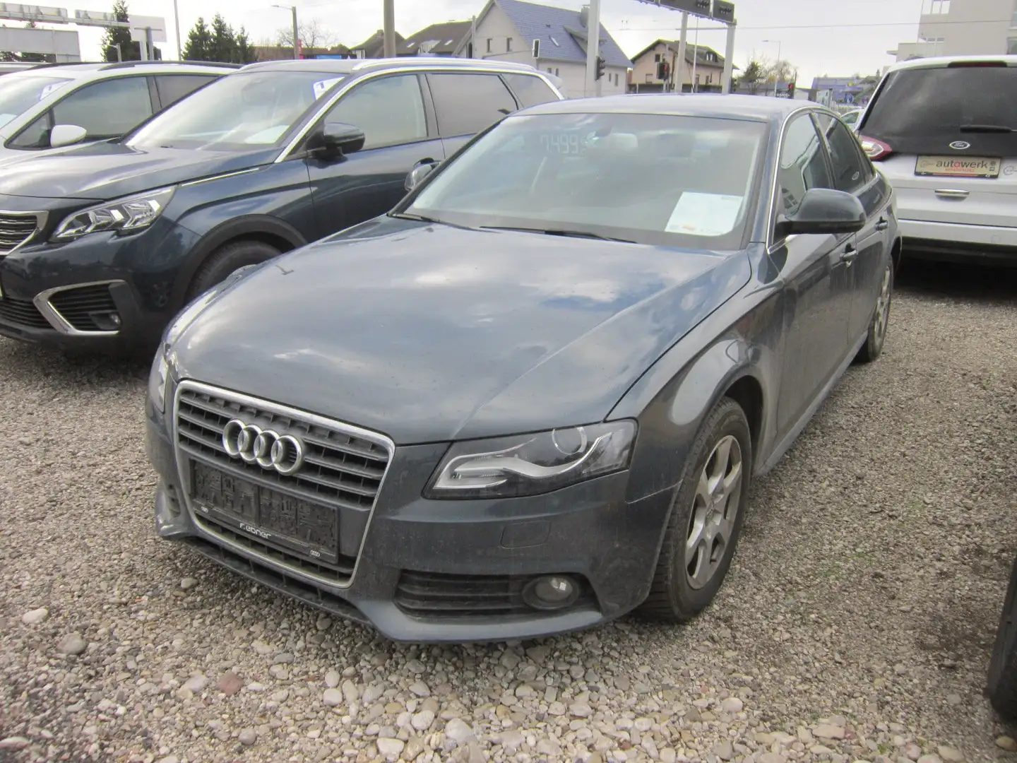 Audi A4 Attraction Grau - 1
