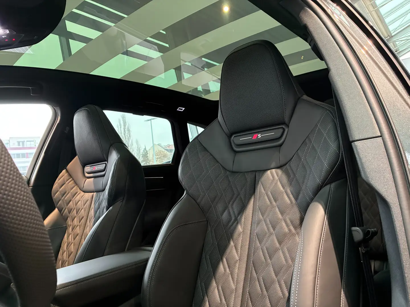 Audi A6 Avant e-hybrid 270 kW € LP 110.456,83 *U-AKTION Grau - 2