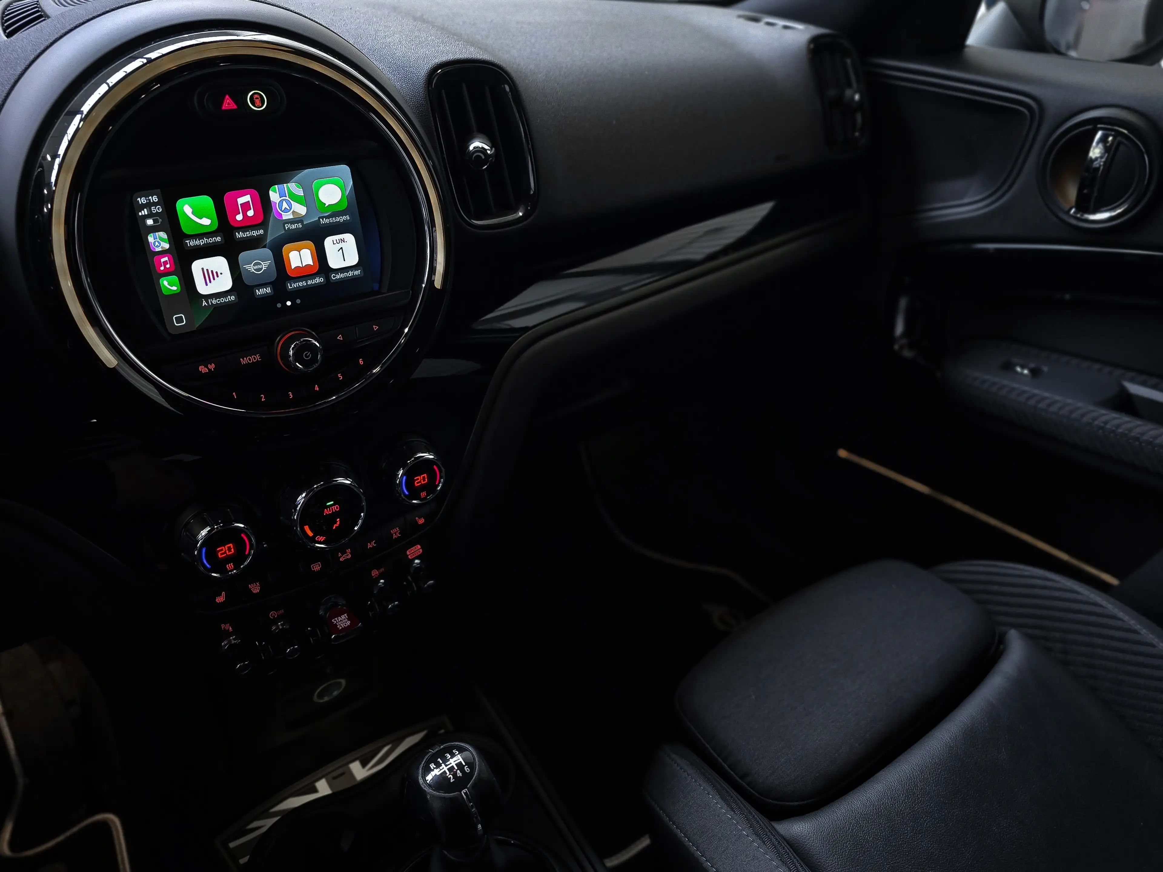 MINI One Countryman ✖ LED D'AMBIANCE | CARPLAY |BLACK PACK | GPS ✔ — photo 8