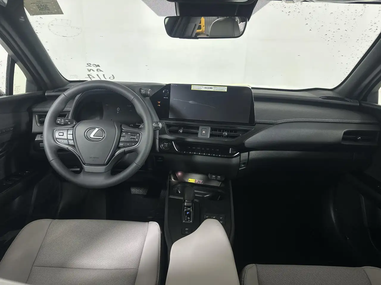 Lexus UX 300h снимка Lexus UX 300h