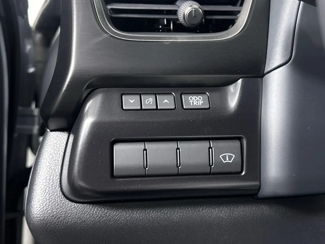 Lexus UX 300h снимка Lexus UX 300h