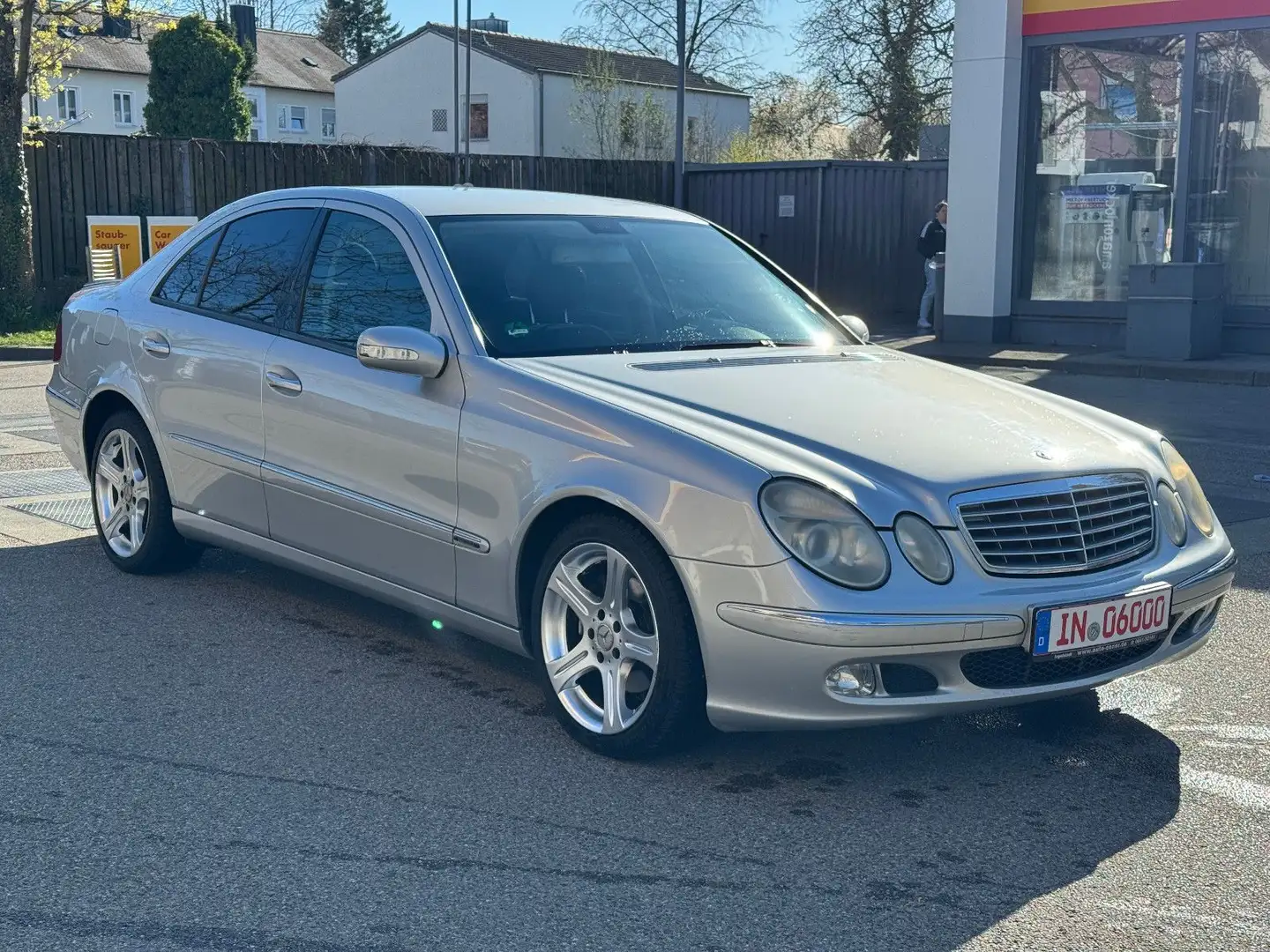 Mercedes-Benz E 270 CDI ELEGANCE/Autmatik/Navi/3.ZonenKlima Silber - 1