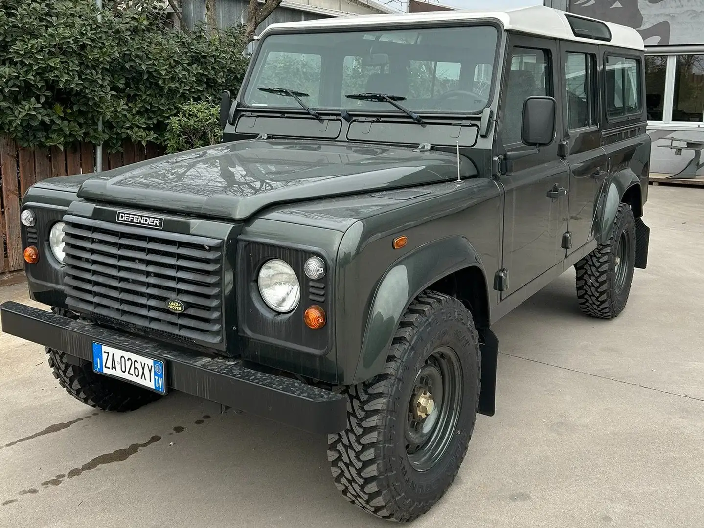 Land Rover Defender 110 TD5 Verde - 1