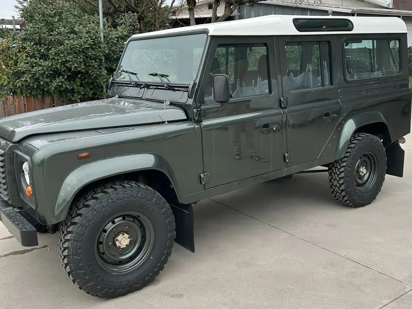 Land Rover Defender 110 TD5 Verde - 2