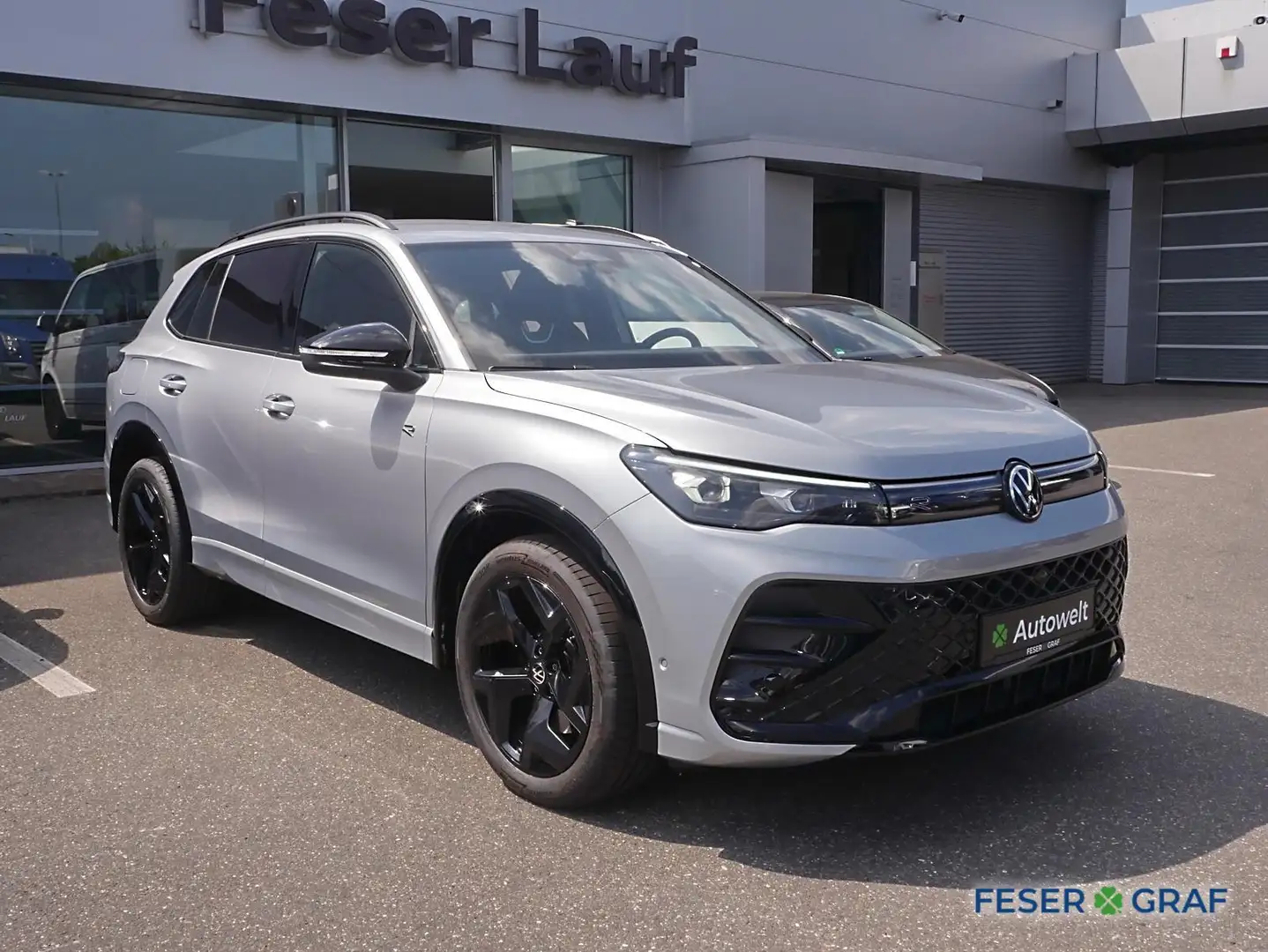 Volkswagen Tiguan R LINE BlackStyle 2.0 TDI DSG MATRIX AHK Silber - 2
