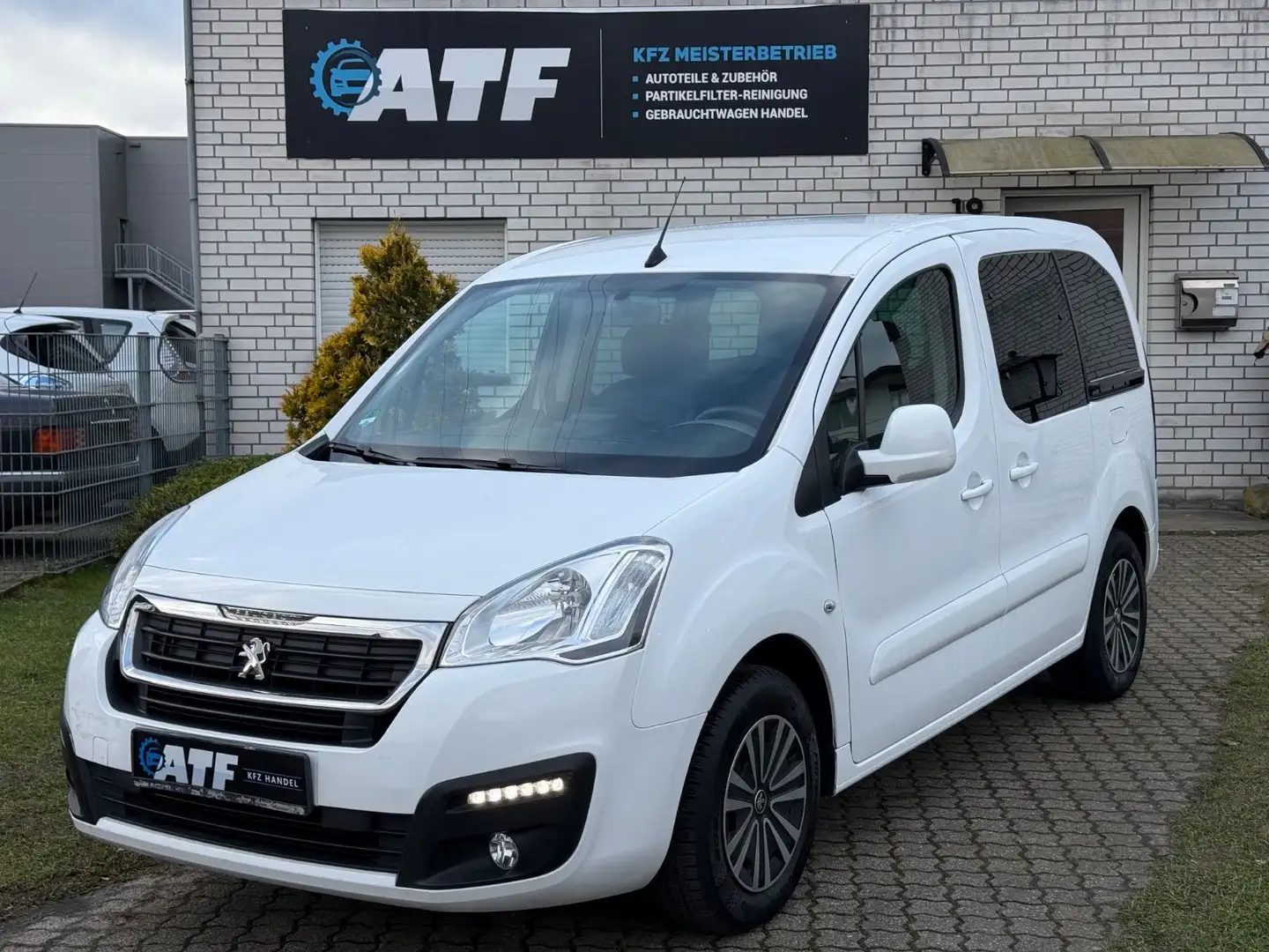 Peugeot Partner Active Blue HDI Automatik Bílá - 1