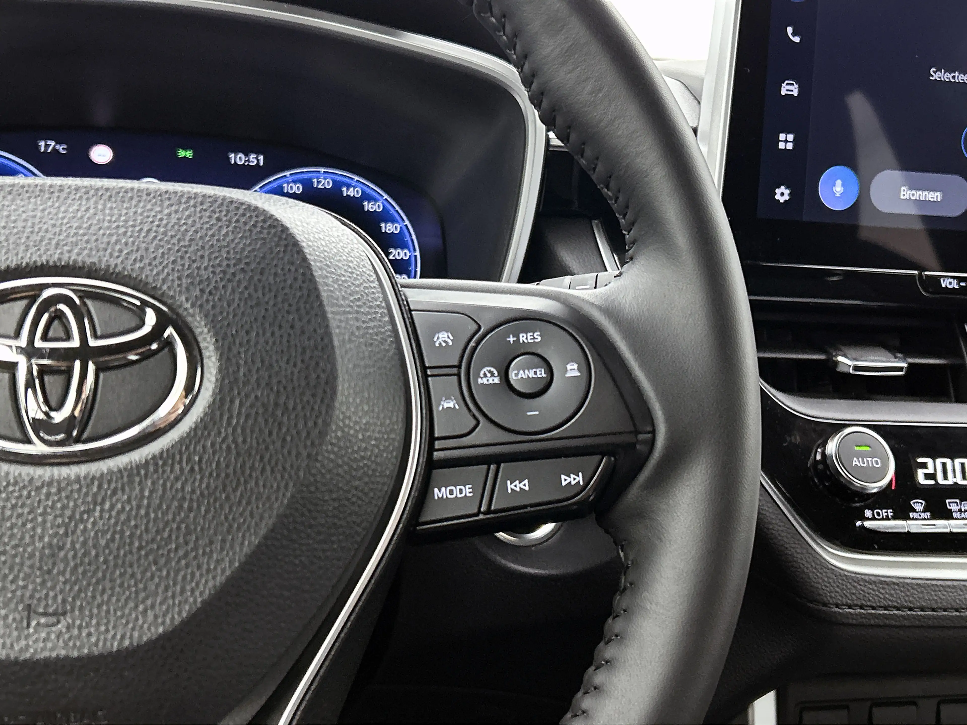 Toyota Corolla Cross 2.0 High Power Hybrid Active | Apple CarPlay / And — photo 15