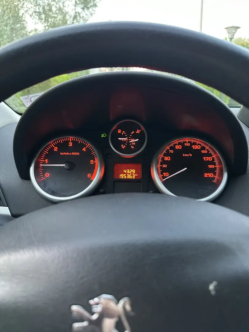 Peugeot 207 5p 1.4 hdi 8v Plus 70cv - 2