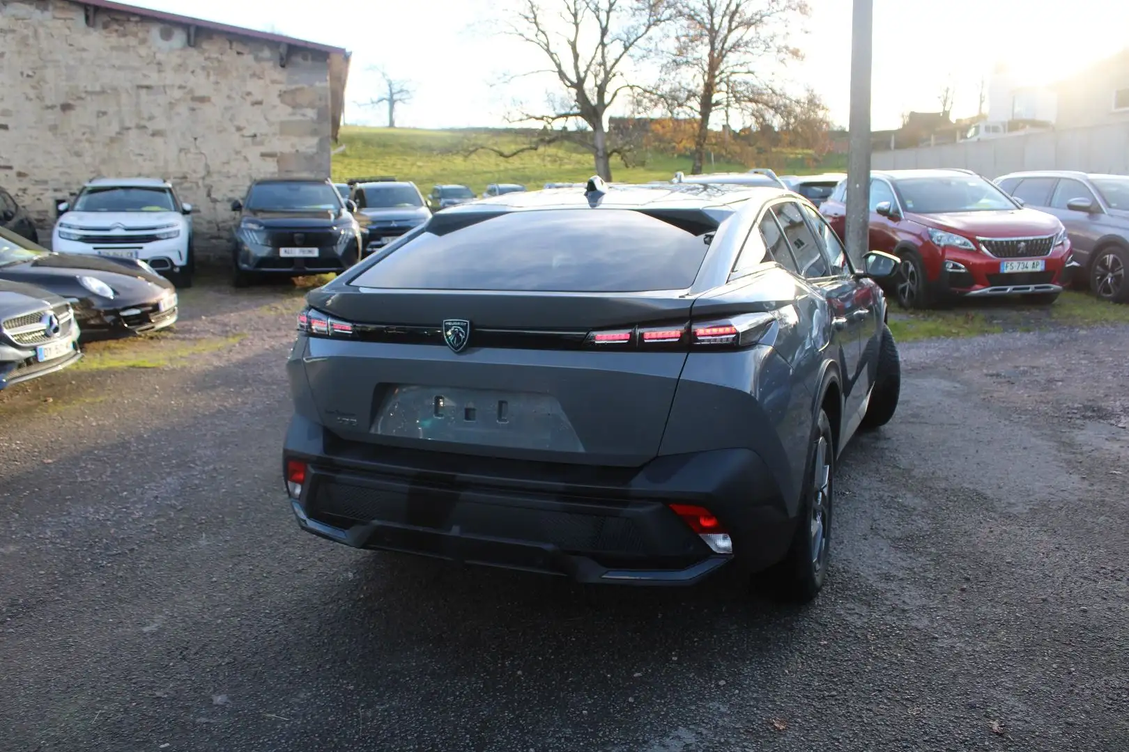 Peugeot 408 ALLURE 130 CV GPS 3D CAMÉRA USB I-COKPIT RE FULL LED RÉGULATEUR BOITE AUTO EAT-8 Grau - 2