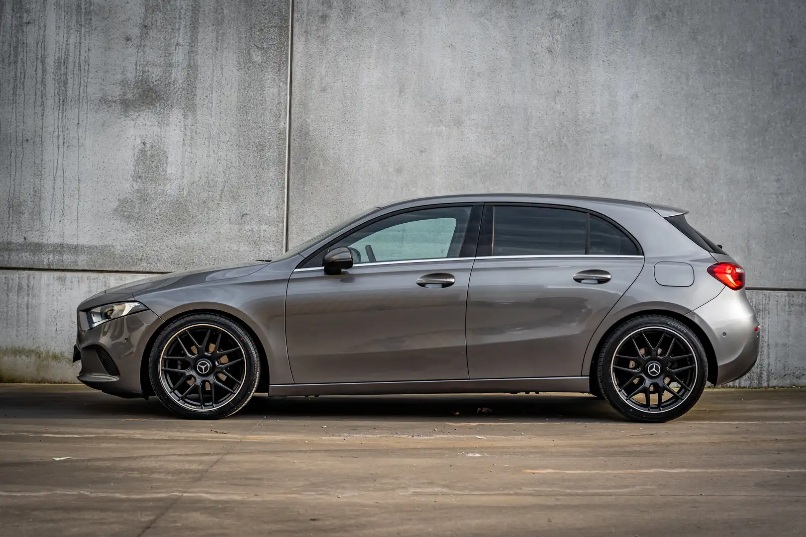 Mercedes-Benz A 180 AMG*LOOK Gris - 2