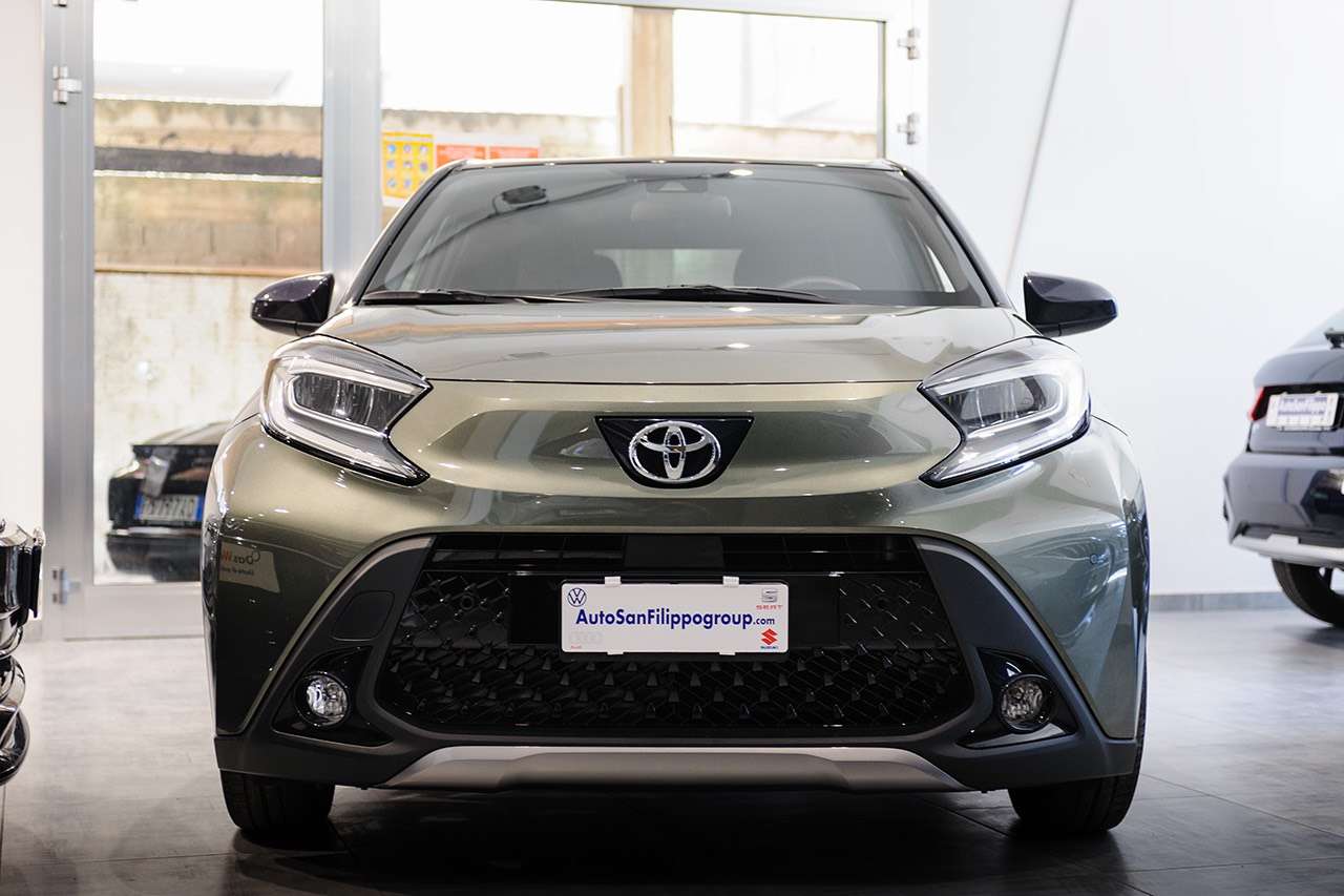 Toyota Aygo Aygo X X 1.0 Lounge 72cv NAVY-CERCHI 18-TELECAMERA