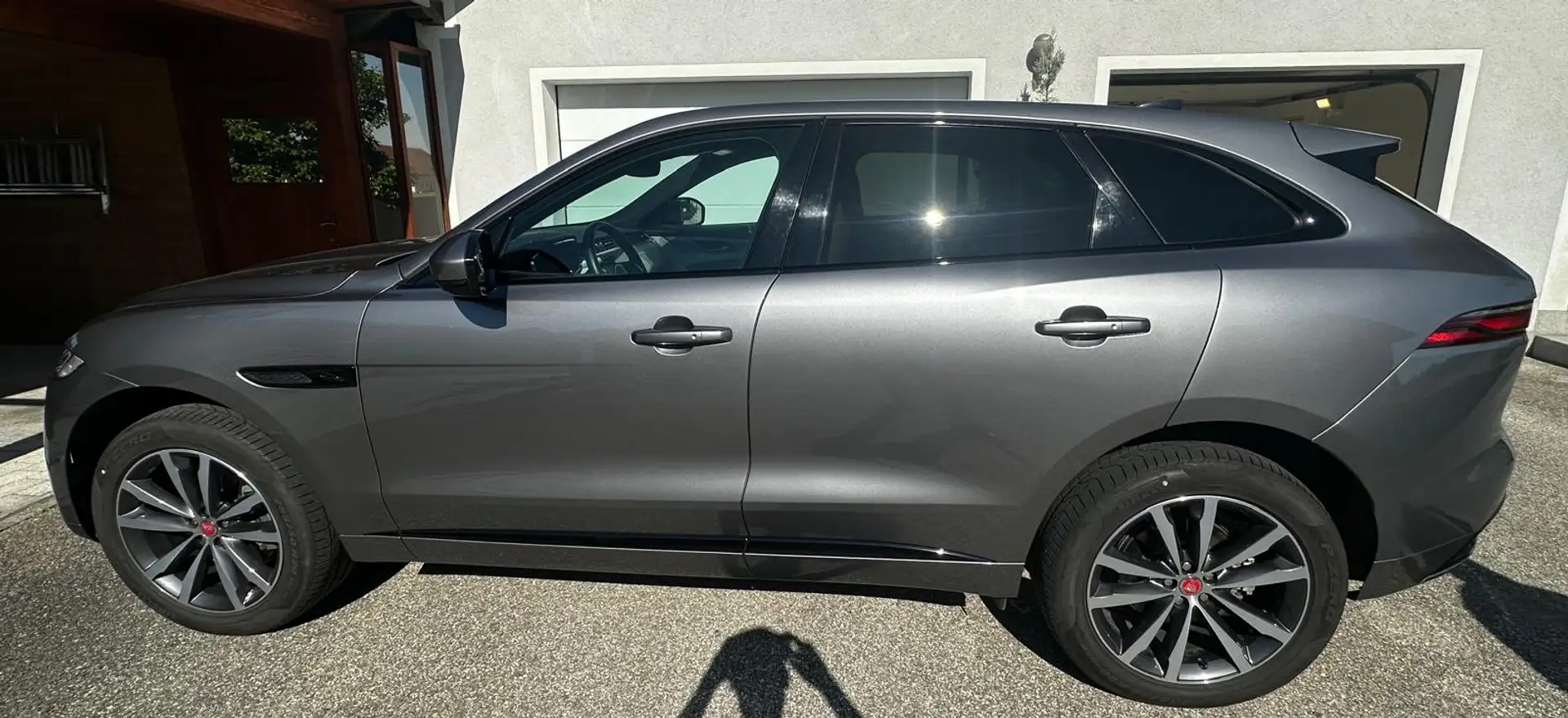 Jaguar F-Pace F-Pace R-Dynamic SE D200 AWD Aut. R-Dynamic SE Grau - 2