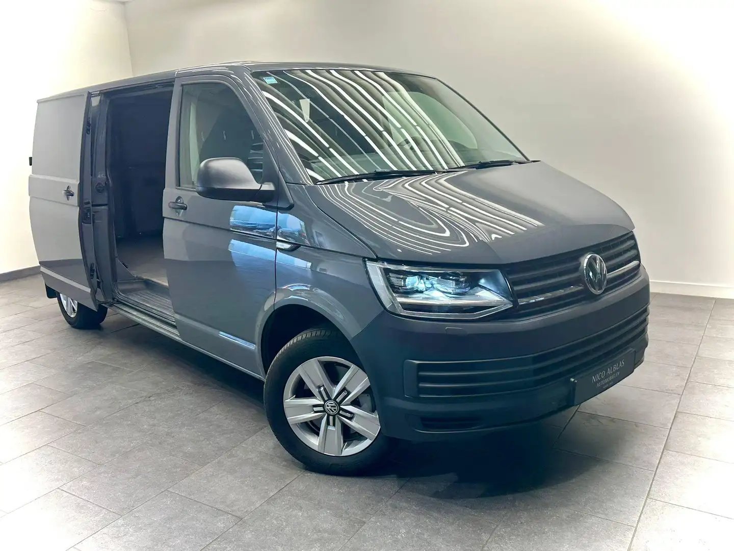 Volkswagen T6 Transporter 2.0 TSI L2H1 Comfortline Grijs - 2