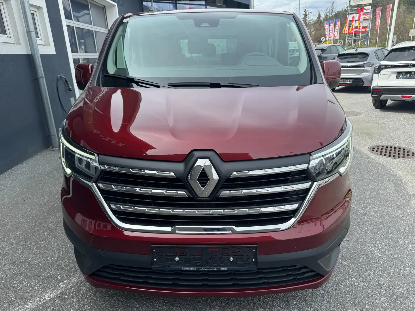 Renault Trafic L1H1 3,0t (8/9 Sitze) Life Červená - 1