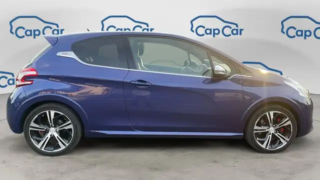 Peugeot 208 view 4