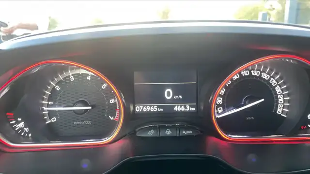 Peugeot 208 view 12
