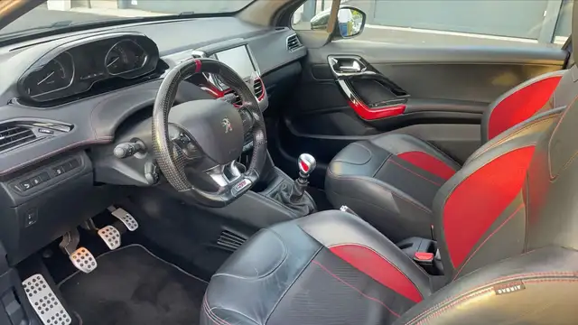 Peugeot 208 view 8