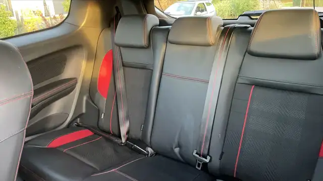 Peugeot 208 view 9