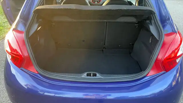 Peugeot 208 view 14