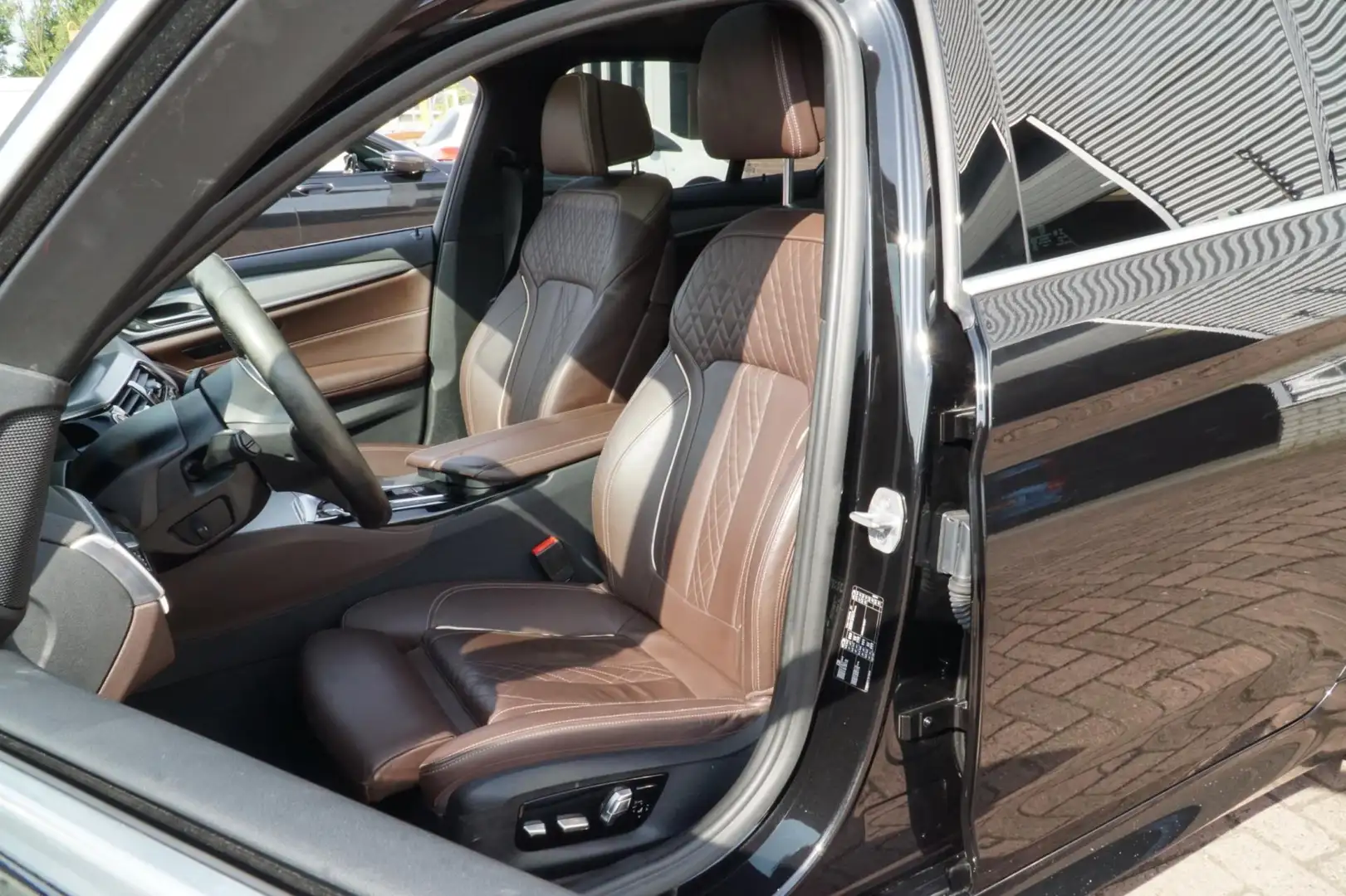 BMW 540 5-serie 540i High Executive M-SPORT Zwart - 2