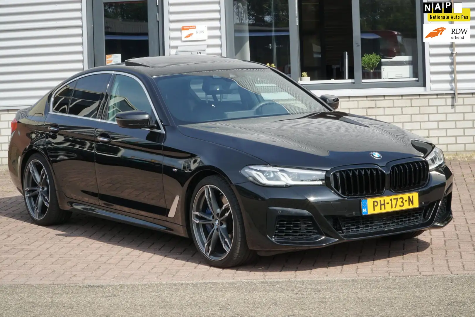 BMW 540 5-serie 540i High Executive M-SPORT Zwart - 1