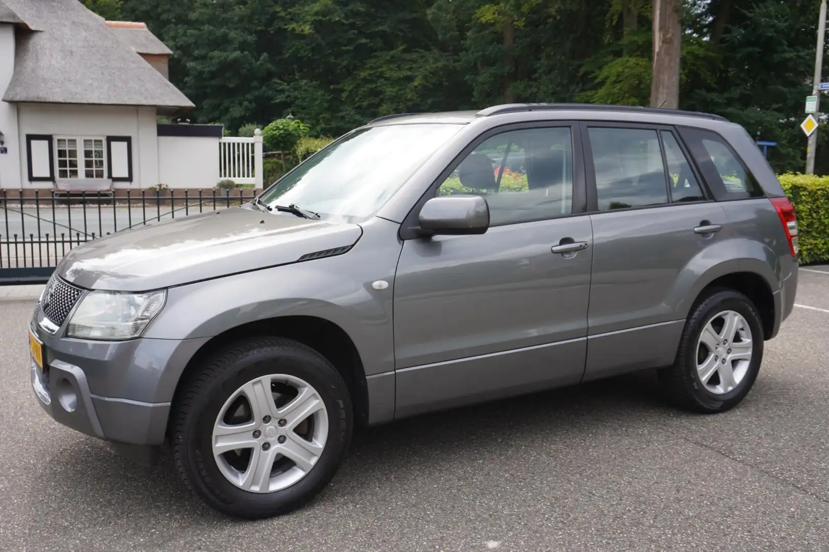 Suzuki Grand Vitara 2.0-16V Exclusive Airco Trekhaak Grigio - 1