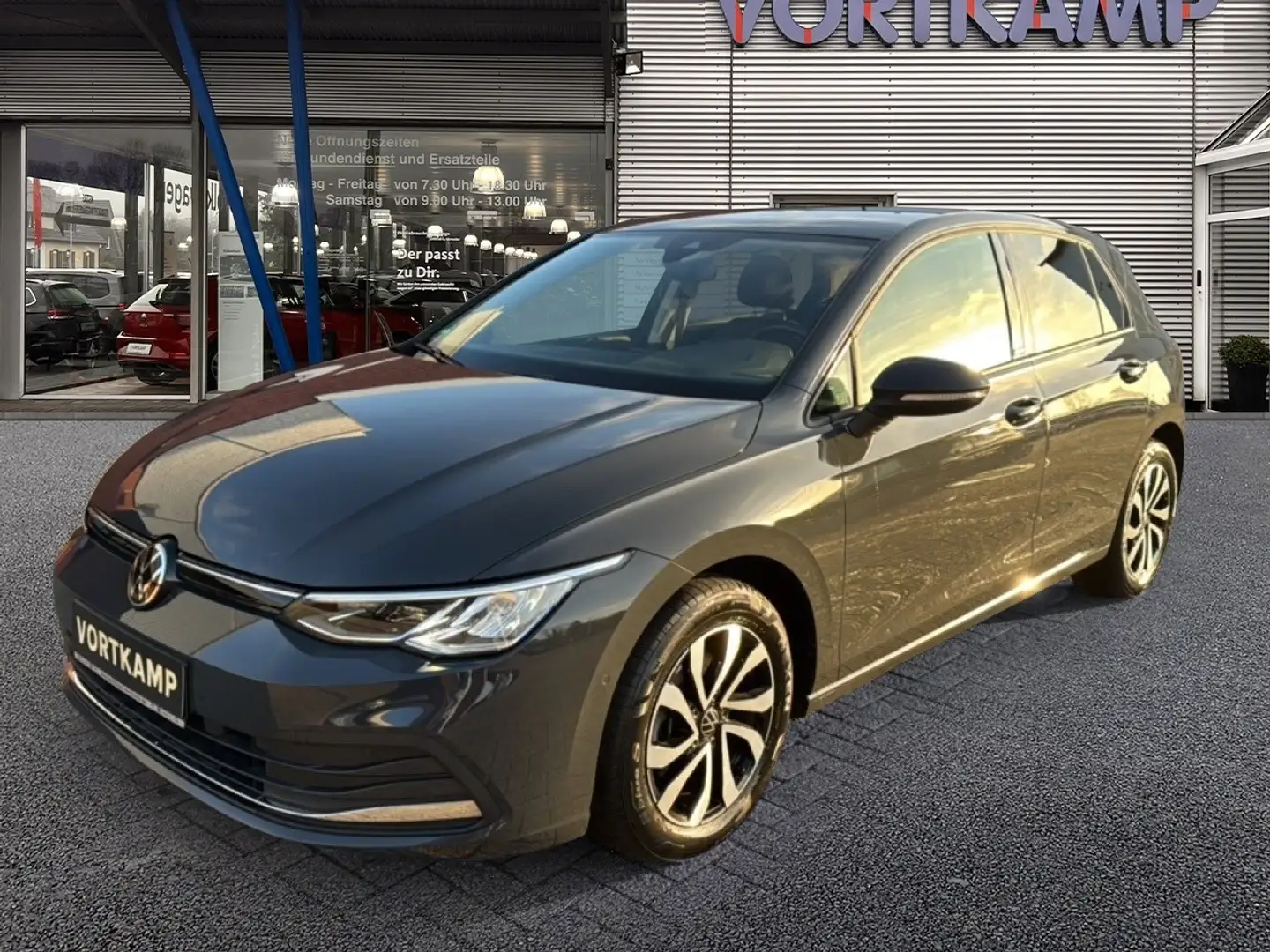 Volkswagen Golf VIII Lim. Active eTSI Kamera/IQDrive Grau - 2