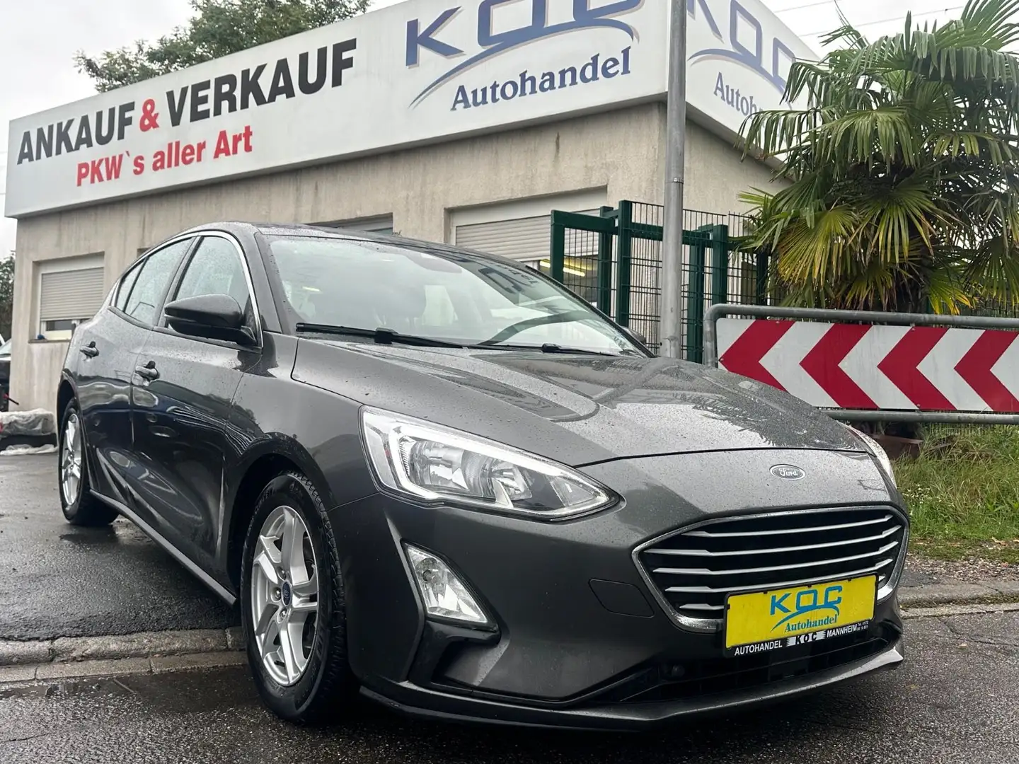 Ford Focus 1,5 TDCi PowerShift ACC Šedá - 1