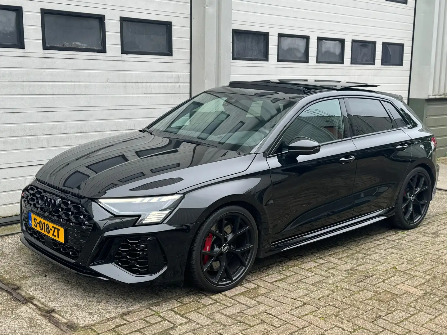 Audi RS3 Sportback 2.5 TFSI quattro / PANO / B&O / MATRIX Noir - 2