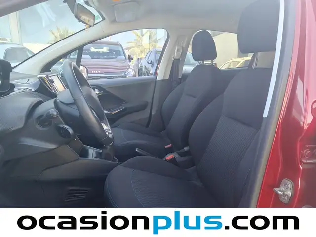 Peugeot 208 view 7