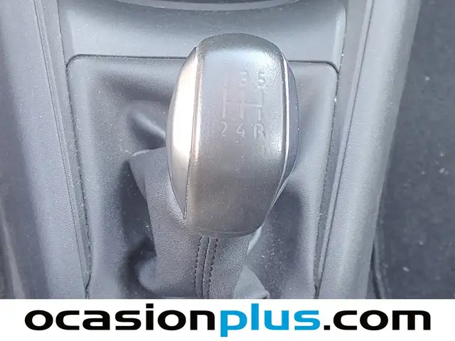 Peugeot 208 view 5