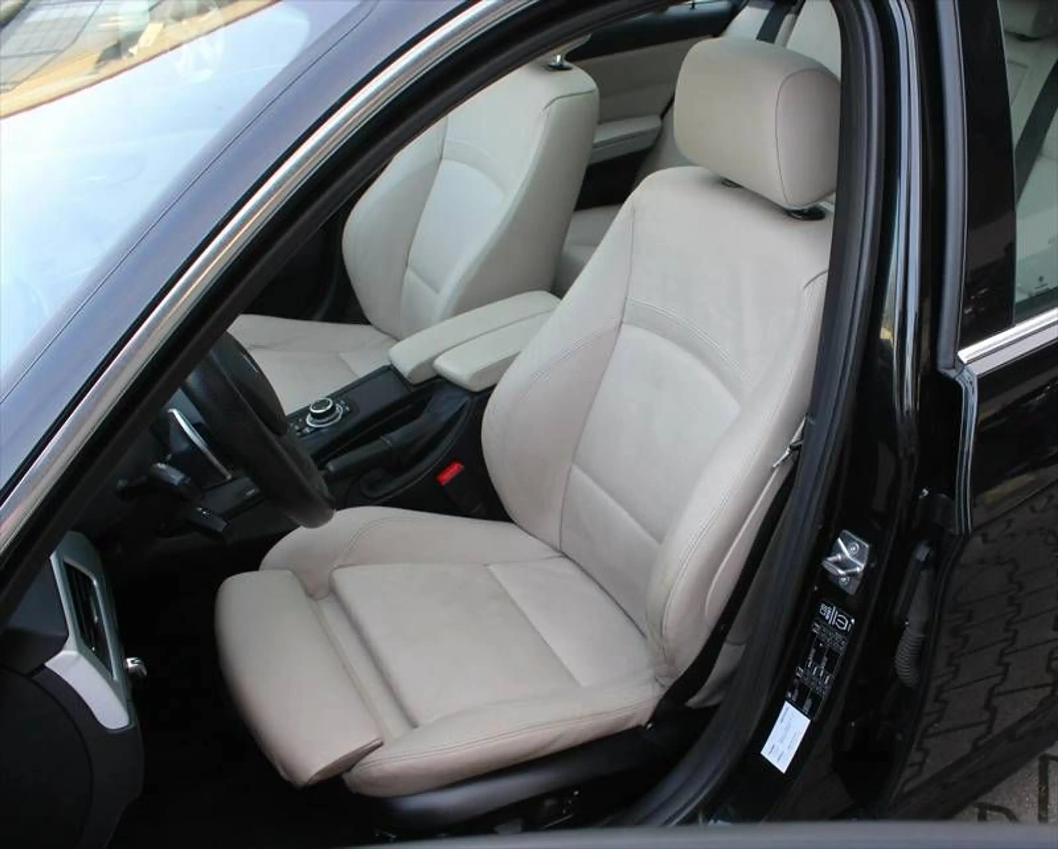 BMW 335 i Touring xDrive M-Sport-Paket Leder Panoram — photo 4