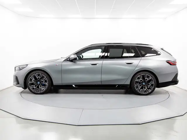 BMW i5 Touring eDrive40